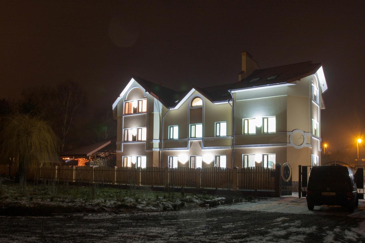 Alekselena Hotel Malekhuv Exterior photo
