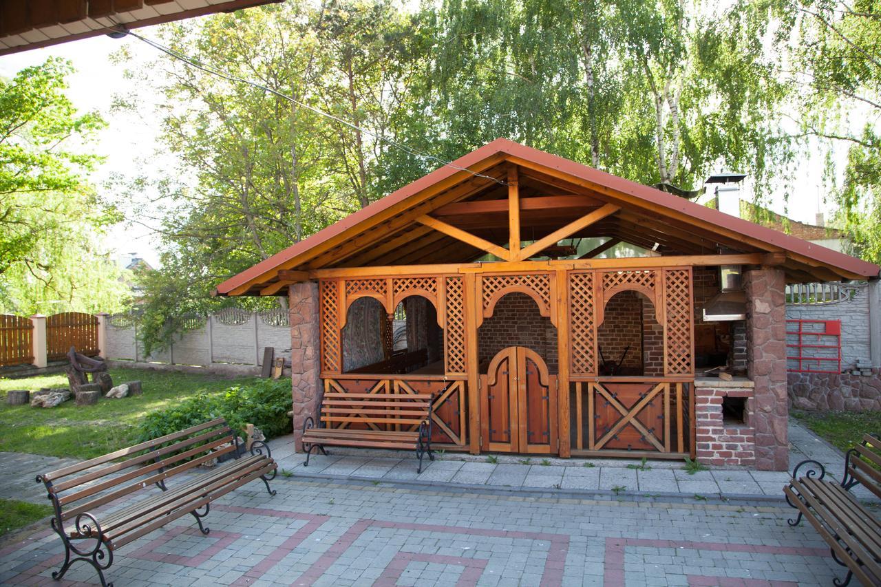 Alekselena Hotel Malekhuv Exterior photo