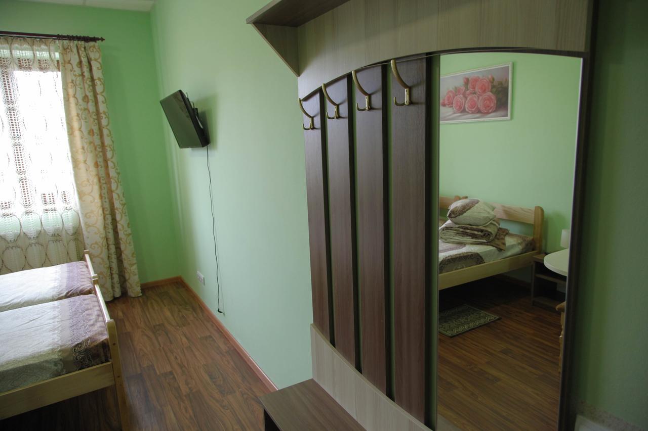 Alekselena Hotel Malekhuv Exterior photo